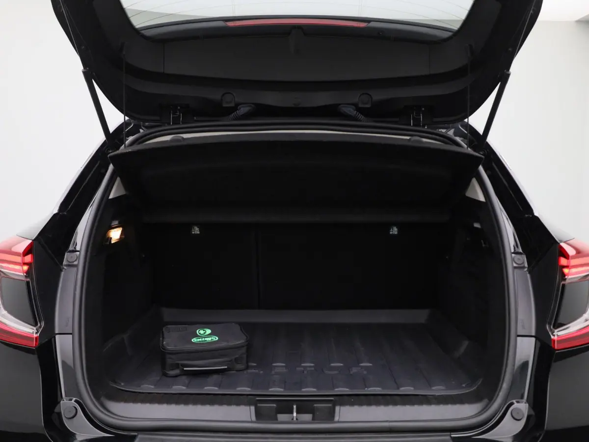 1.3 TCe 140 Initiale Paris | Automaat | Leder | Navigatie | Stoel verwarming | Apple carplay | Climate control | Camera | Parkeer sensoren | LMV | LED |