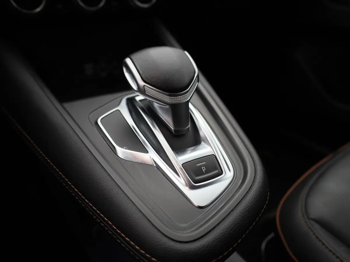 1.3 TCe 140 Initiale Paris | Automaat | Leder | Navigatie | Stoel verwarming | Apple carplay | Climate control | Camera | Parkeer sensoren | LMV | LED |