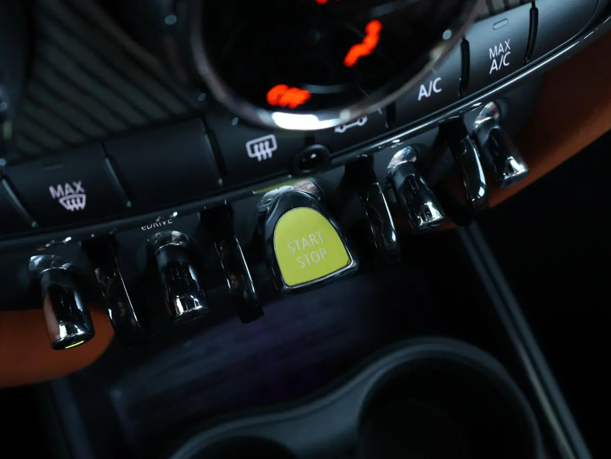 Cooper ALL4 | SoH 85% | Active Cruise Control | Navigatie | Achteruitrijcamera | Comfortstoelen | Elektrische Achterklep