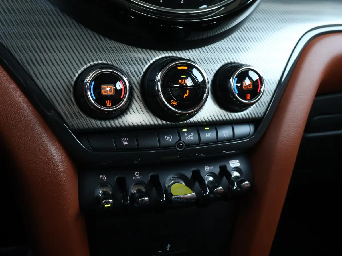 Cooper ALL4 | SoH 85% | Active Cruise Control | Navigatie | Achteruitrijcamera | Comfortstoelen | Elektrische Achterklep