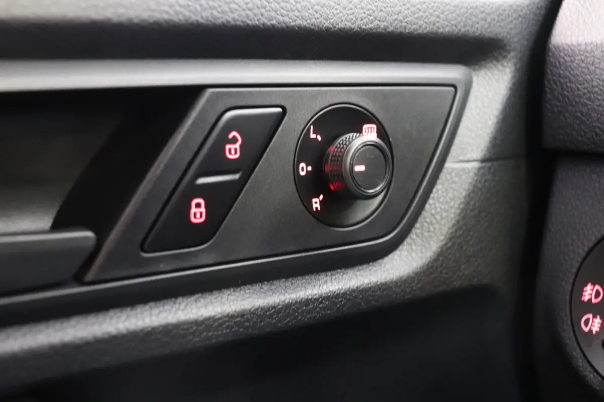 2.0 TDI 102PK Automaat EURO 6 - Airco - Navi - Cruise - € 14.499,- Excl.