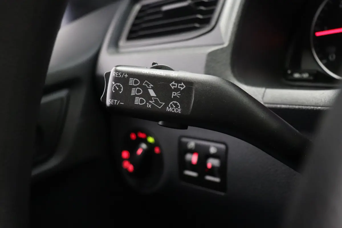 2.0 TDI 102PK Automaat EURO 6 - Airco - Navi - Cruise - € 14.499,- Excl.
