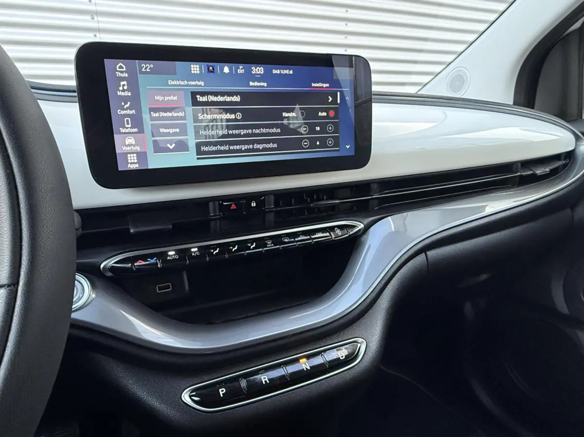 24 kWh Navi Camera Carplay Led Cruise SOH 100% Eerste Eigenaar Dealer Onderhouden Nieuwstaat 2023 Nouvelle 500 70 Kw 95 Pk incl 12 maanden garantie