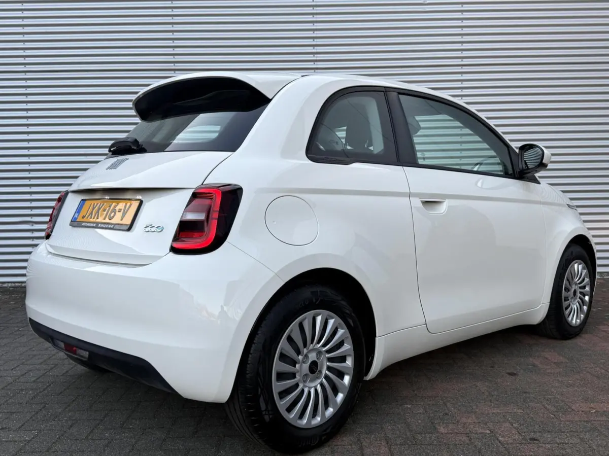 24 kWh Navi Camera Carplay Led Cruise SOH 100% Eerste Eigenaar Dealer Onderhouden Nieuwstaat 2023 Nouvelle 500 70 Kw 95 Pk incl 12 maanden garantie