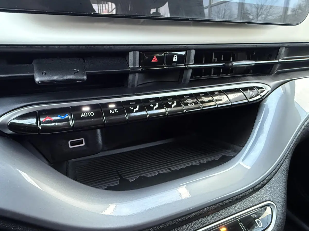 24 kWh Navi Camera Carplay Led Cruise SOH 100% Eerste Eigenaar Dealer Onderhouden Nieuwstaat 2023 Nouvelle 500 70 Kw 95 Pk incl 12 maanden garantie