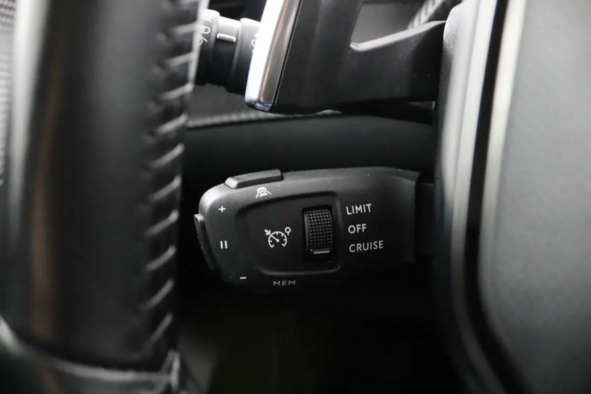 1.2 Allure*AUTOM*CARPLAY*ACC*LANE-ASS*NAVI*CAMERA*