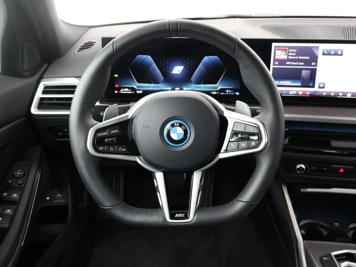 330e | SoH 100% | M Sportpakket Pro/ Verwarmd Stuurwiel/ Comfort Access/ Trekhaak/ HiFi/ Cruise Control/ Stoelverwarming/ 19"LMV/ Achteruitrijcamera