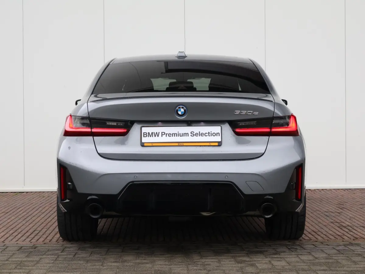 330e | SoH 100% | M Sportpakket Pro/ Verwarmd Stuurwiel/ Comfort Access/ Trekhaak/ HiFi/ Cruise Control/ Stoelverwarming/ 19"LMV/ Achteruitrijcamera