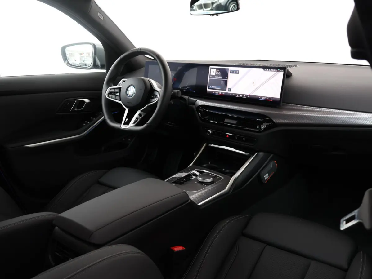 330e | SoH 100% | M Sportpakket Pro/ Verwarmd Stuurwiel/ Comfort Access/ Trekhaak/ HiFi/ Cruise Control/ Stoelverwarming/ 19"LMV/ Achteruitrijcamera