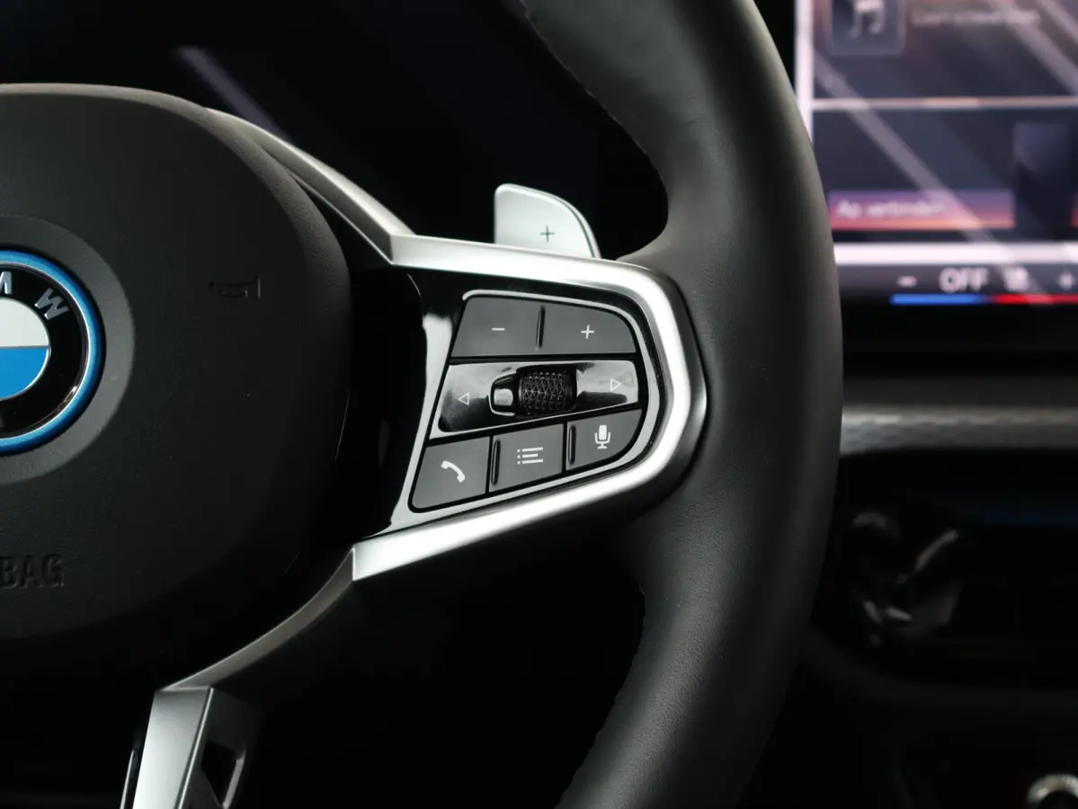 330e | SoH 100% | M Sportpakket Pro/ Verwarmd Stuurwiel/ Comfort Access/ Trekhaak/ HiFi/ Cruise Control/ Stoelverwarming/ 19"LMV/ Achteruitrijcamera