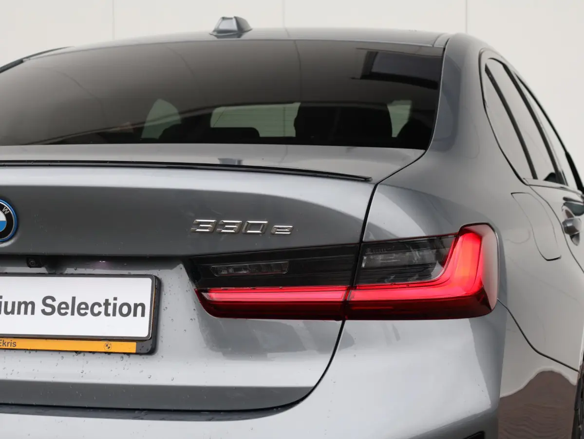 330e | SoH 100% | M Sportpakket Pro/ Verwarmd Stuurwiel/ Comfort Access/ Trekhaak/ HiFi/ Cruise Control/ Stoelverwarming/ 19"LMV/ Achteruitrijcamera