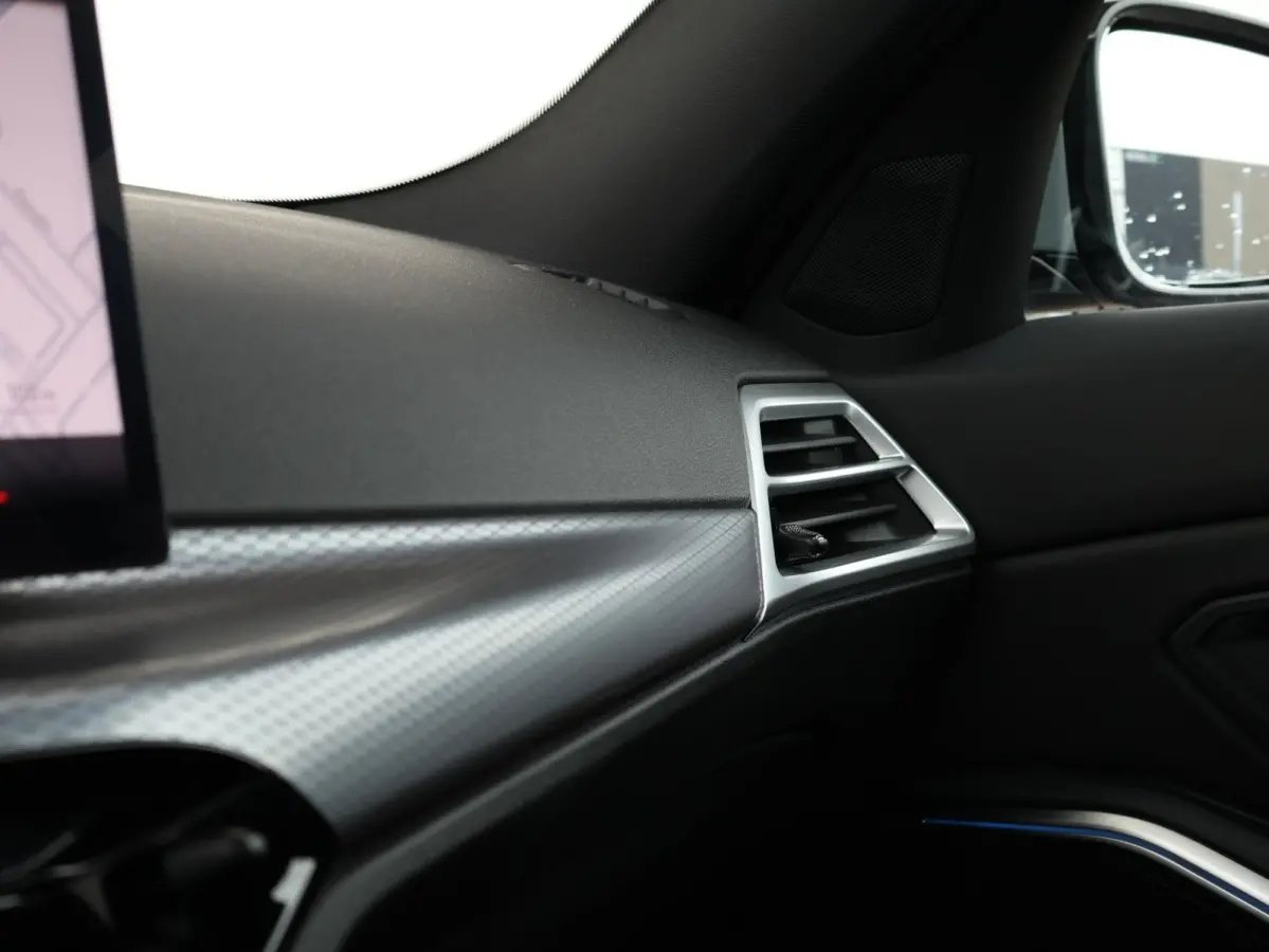 330e | SoH 100% | M Sportpakket Pro/ Verwarmd Stuurwiel/ Comfort Access/ Trekhaak/ HiFi/ Cruise Control/ Stoelverwarming/ 19"LMV/ Achteruitrijcamera