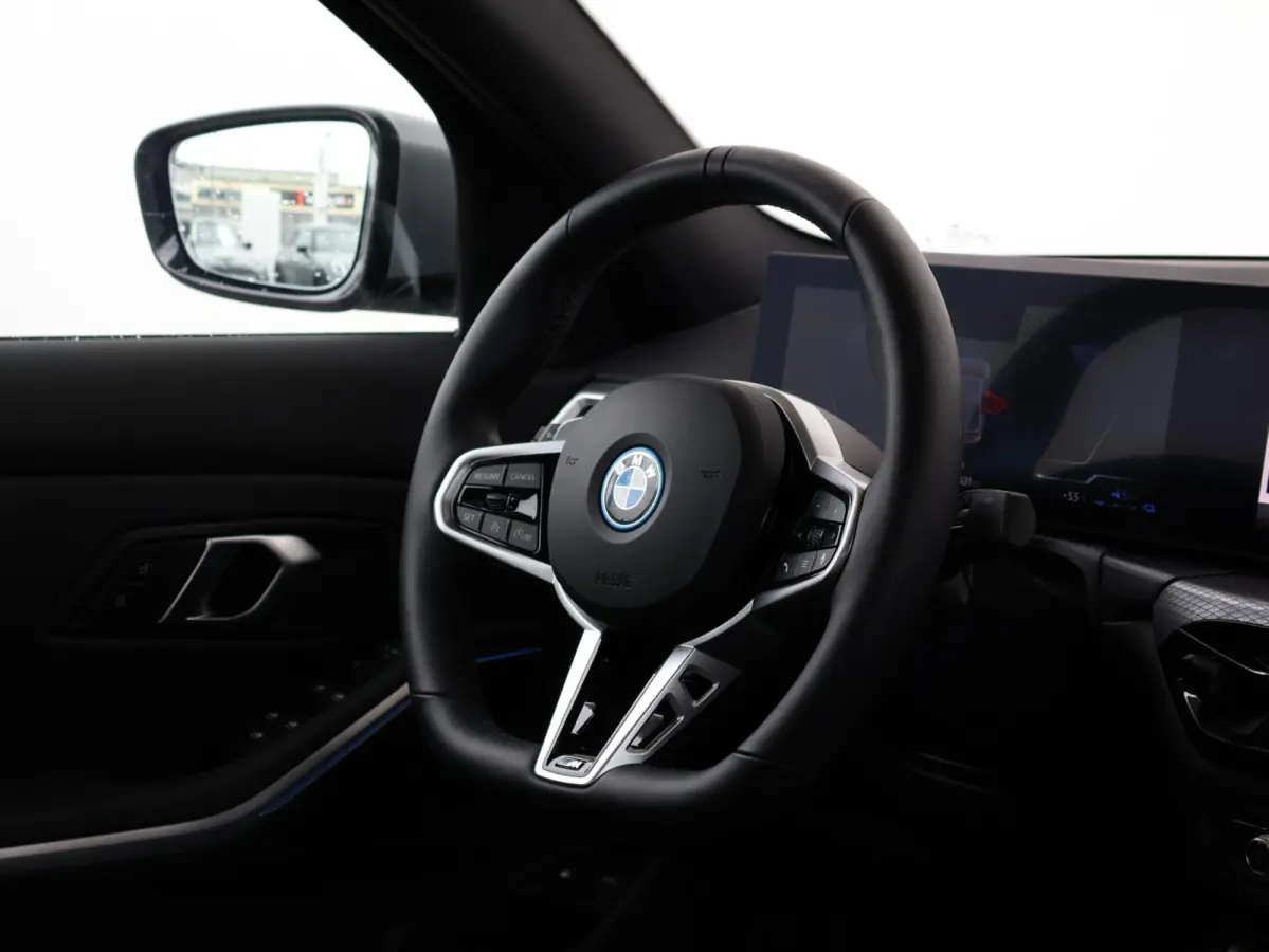 330e | SoH 100% | M Sportpakket Pro/ Verwarmd Stuurwiel/ Comfort Access/ Trekhaak/ HiFi/ Cruise Control/ Stoelverwarming/ 19"LMV/ Achteruitrijcamera