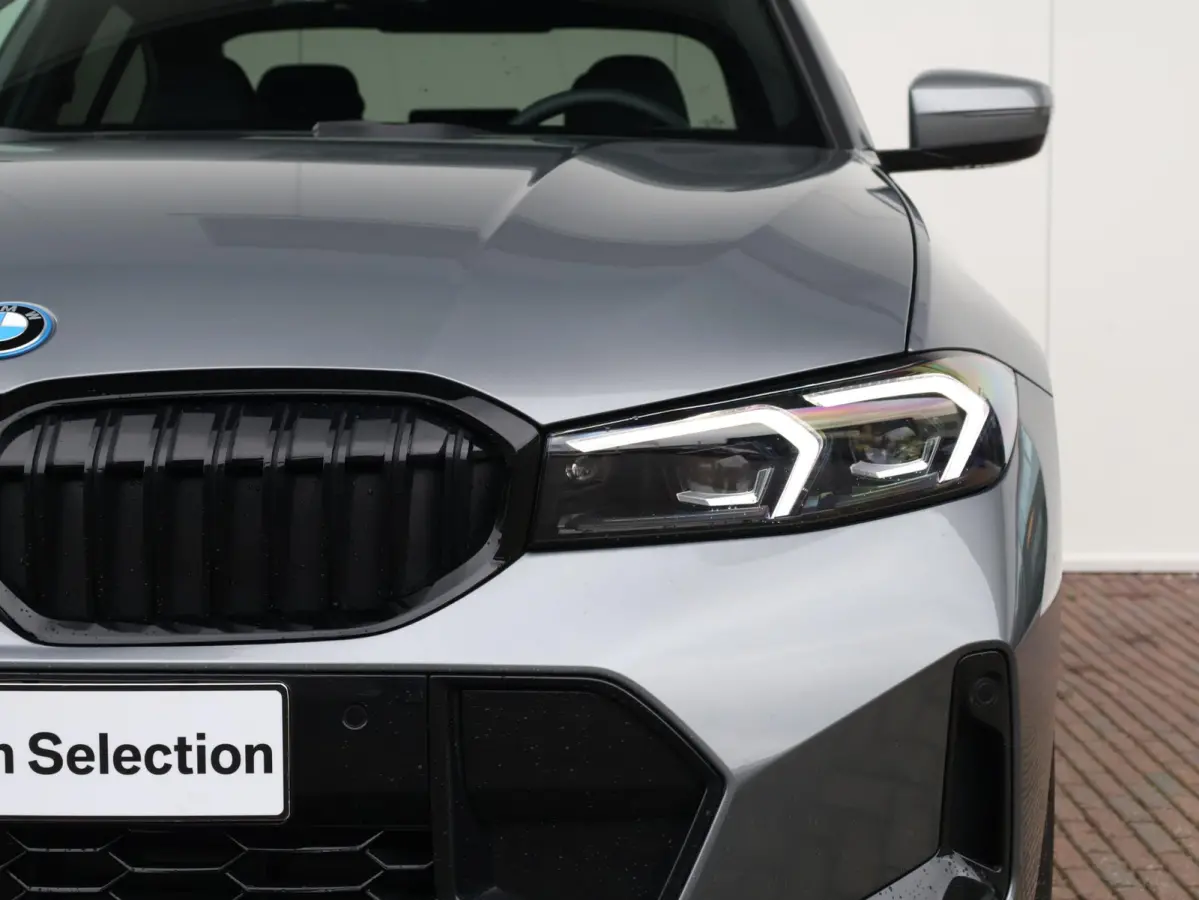 330e | SoH 100% | M Sportpakket Pro/ Verwarmd Stuurwiel/ Comfort Access/ Trekhaak/ HiFi/ Cruise Control/ Stoelverwarming/ 19"LMV/ Achteruitrijcamera