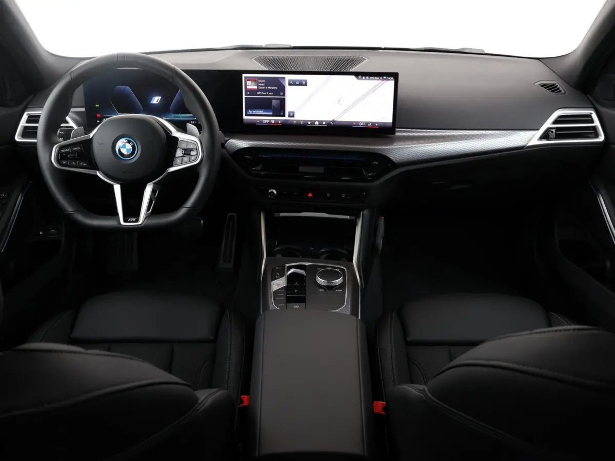 330e | SoH 100% | M Sportpakket Pro/ Verwarmd Stuurwiel/ Comfort Access/ Trekhaak/ HiFi/ Cruise Control/ Stoelverwarming/ 19"LMV/ Achteruitrijcamera