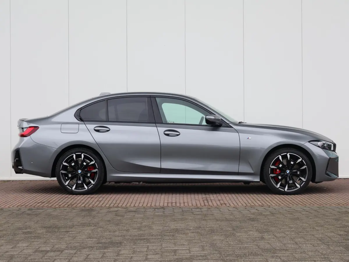 330e | SoH 100% | M Sportpakket Pro/ Verwarmd Stuurwiel/ Comfort Access/ Trekhaak/ HiFi/ Cruise Control/ Stoelverwarming/ 19"LMV/ Achteruitrijcamera