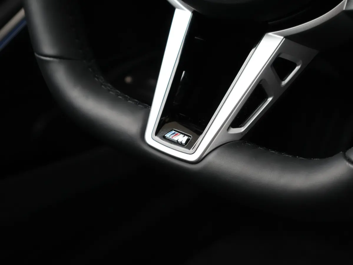 330e | SoH 100% | M Sportpakket Pro/ Verwarmd Stuurwiel/ Comfort Access/ Trekhaak/ HiFi/ Cruise Control/ Stoelverwarming/ 19"LMV/ Achteruitrijcamera
