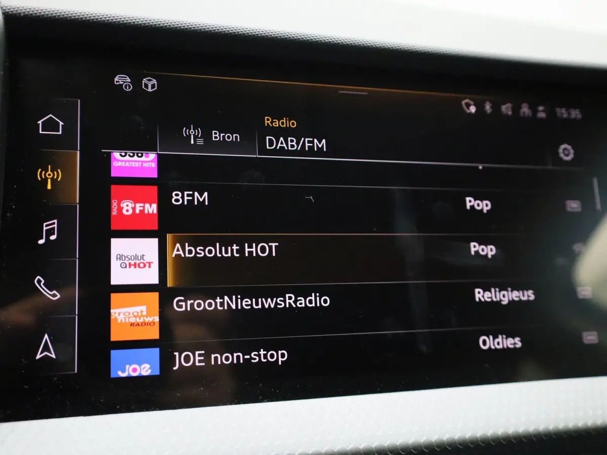 30 TFSI Advanced edition l Adaptive cruise control l Stoelverwarming l Comfortsleutel l MMI Navigatie l Airco l Apple Carplay / Android Auto l Extra getint glas l  Licht- en regensensor l