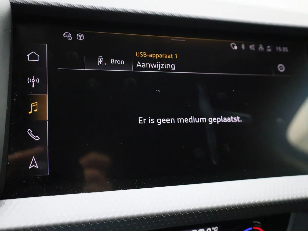 30 TFSI Advanced edition l Adaptive cruise control l Stoelverwarming l Comfortsleutel l MMI Navigatie l Airco l Apple Carplay / Android Auto l Extra getint glas l  Licht- en regensensor l