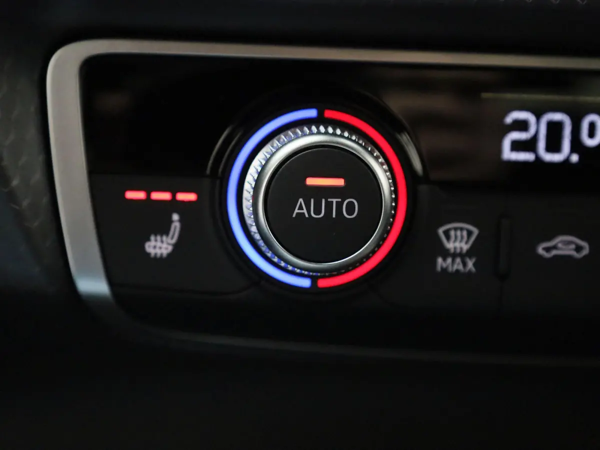 30 TFSI Advanced edition l Adaptive cruise control l Stoelverwarming l Comfortsleutel l MMI Navigatie l Airco l Apple Carplay / Android Auto l Extra getint glas l  Licht- en regensensor l