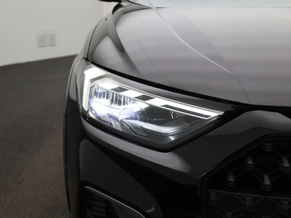 30 TFSI Advanced edition l Adaptive cruise control l Stoelverwarming l Comfortsleutel l MMI Navigatie l Airco l Apple Carplay / Android Auto l Extra getint glas l  Licht- en regensensor l