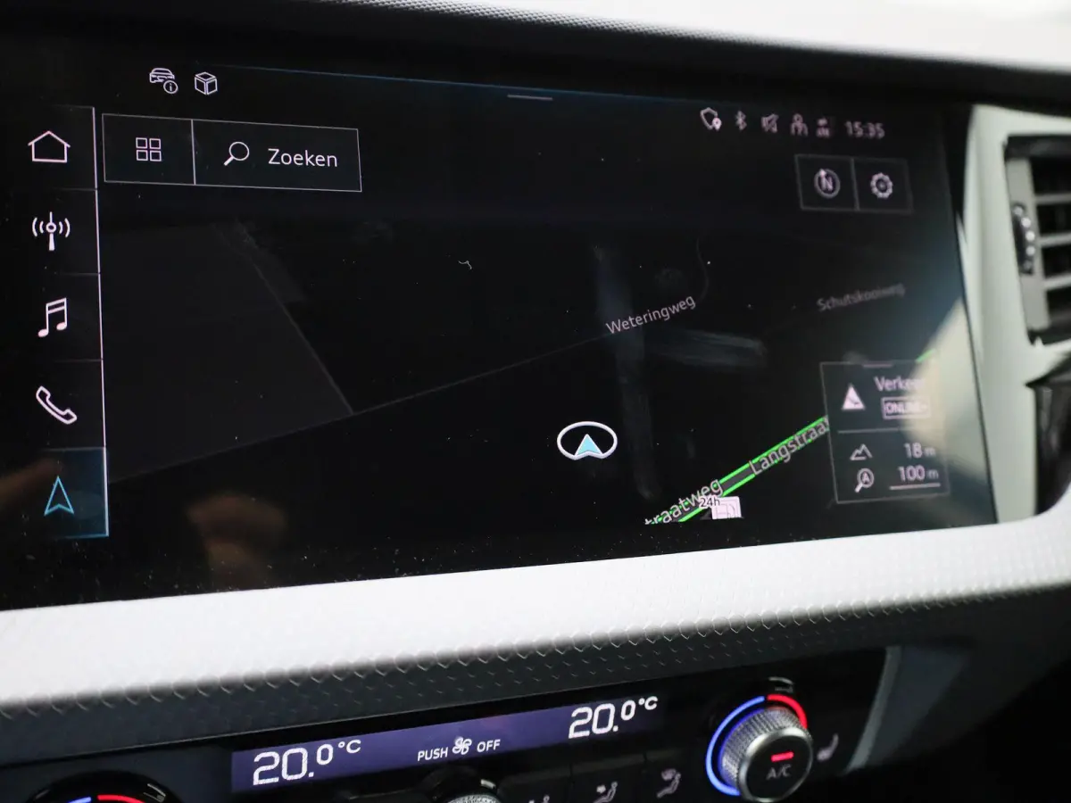 30 TFSI Advanced edition l Adaptive cruise control l Stoelverwarming l Comfortsleutel l MMI Navigatie l Airco l Apple Carplay / Android Auto l Extra getint glas l  Licht- en regensensor l