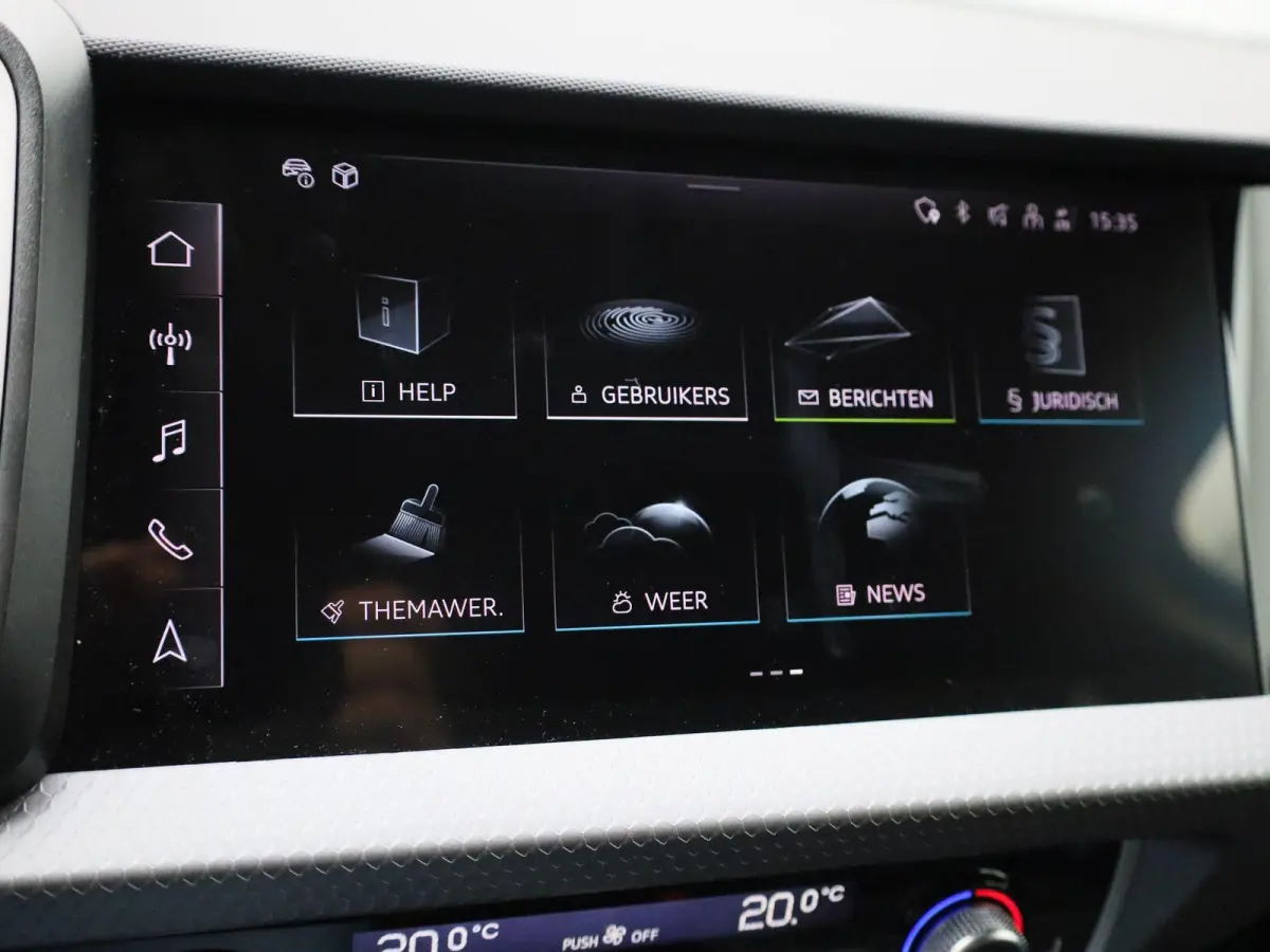 30 TFSI Advanced edition l Adaptive cruise control l Stoelverwarming l Comfortsleutel l MMI Navigatie l Airco l Apple Carplay / Android Auto l Extra getint glas l  Licht- en regensensor l