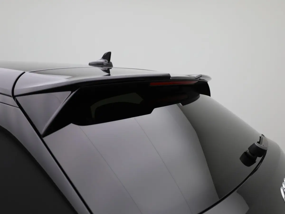 30 TFSI Advanced edition l Adaptive cruise control l Stoelverwarming l Comfortsleutel l MMI Navigatie l Airco l Apple Carplay / Android Auto l Extra getint glas l  Licht- en regensensor l