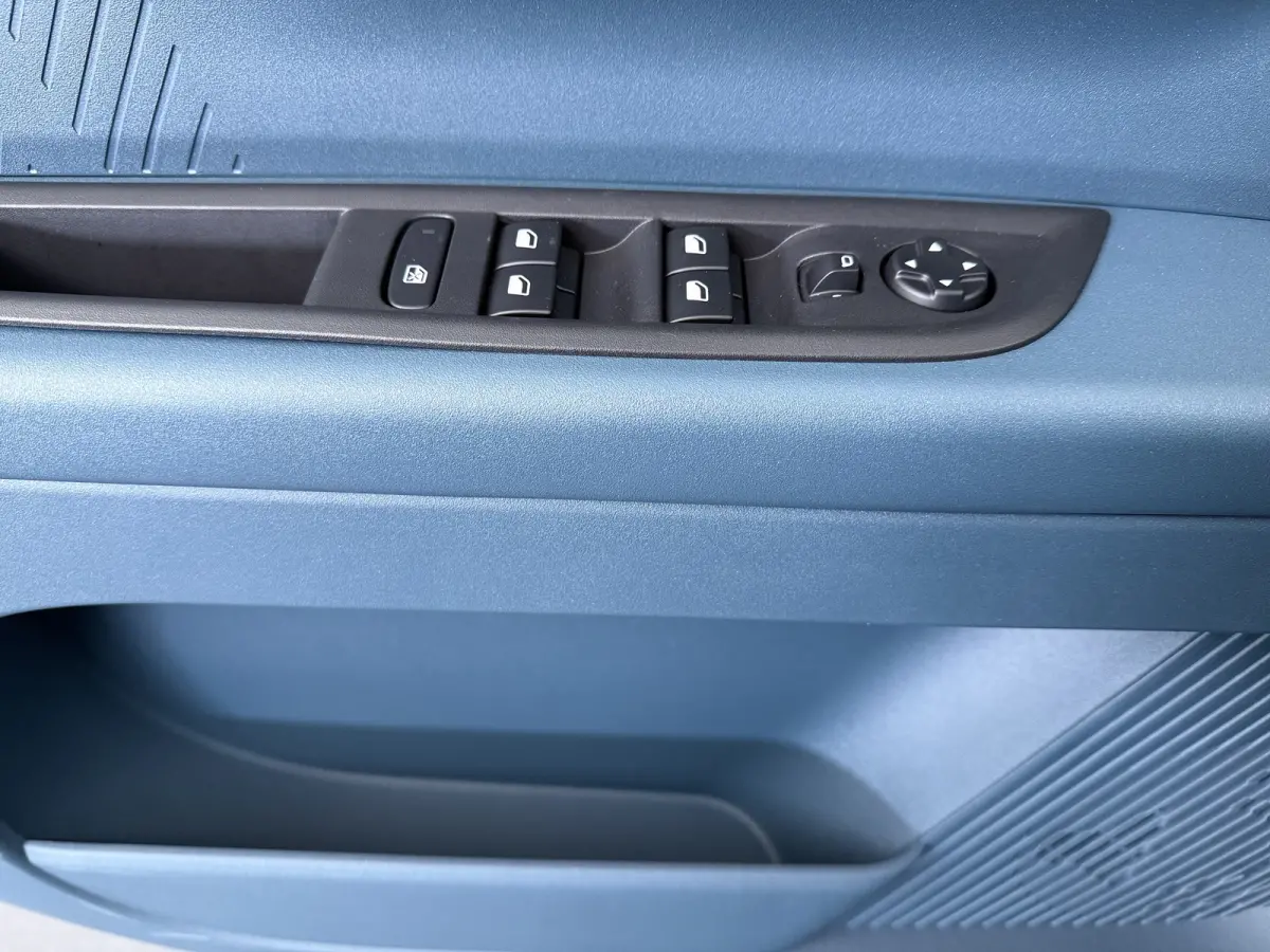 Icon | 10,25" touchscreen radio met Bluetooth, DAB & USB | Airconditioning handmatig | Cruise Control incl. speed limiter