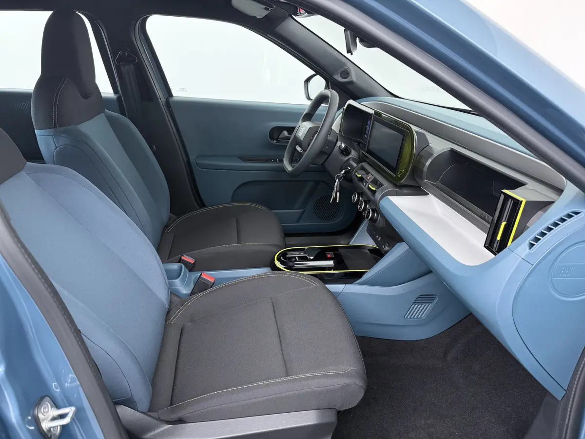 Icon | 10,25" touchscreen radio met Bluetooth, DAB & USB | Airconditioning handmatig | Cruise Control incl. speed limiter