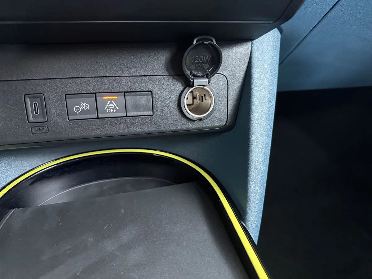 Icon | 10,25" touchscreen radio met Bluetooth, DAB & USB | Airconditioning handmatig | Cruise Control incl. speed limiter