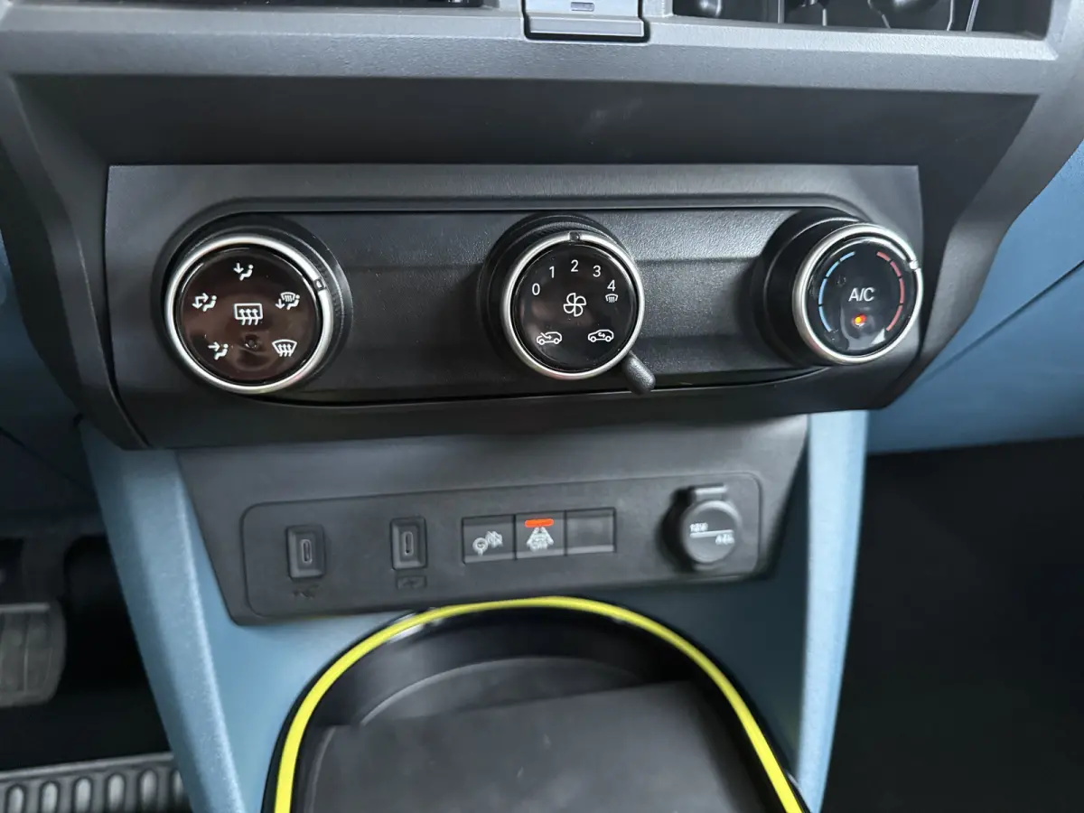 Icon | 10,25" touchscreen radio met Bluetooth, DAB & USB | Airconditioning handmatig | Cruise Control incl. speed limiter