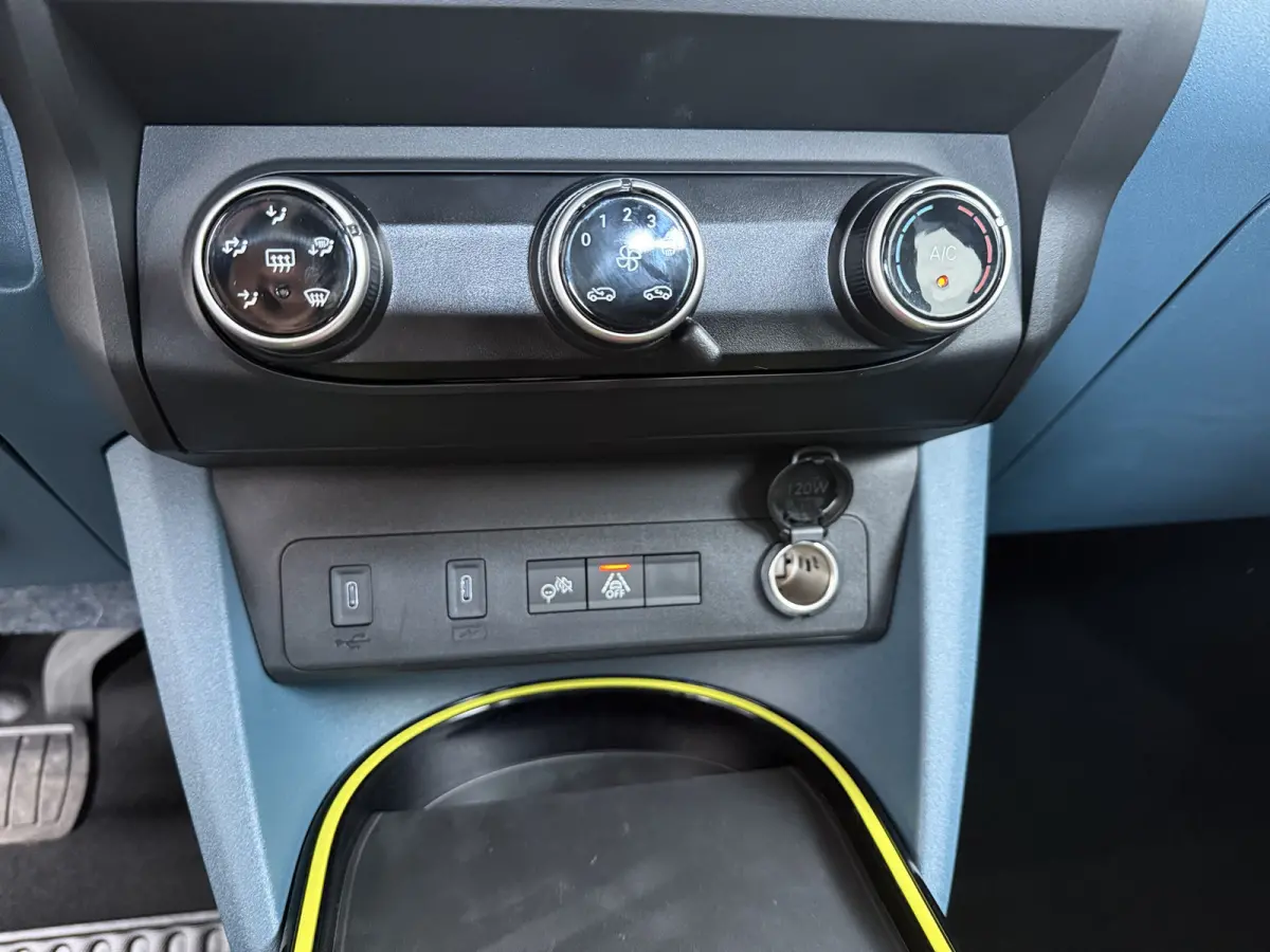 Icon | 10,25" touchscreen radio met Bluetooth, DAB & USB | Airconditioning handmatig | Cruise Control incl. speed limiter