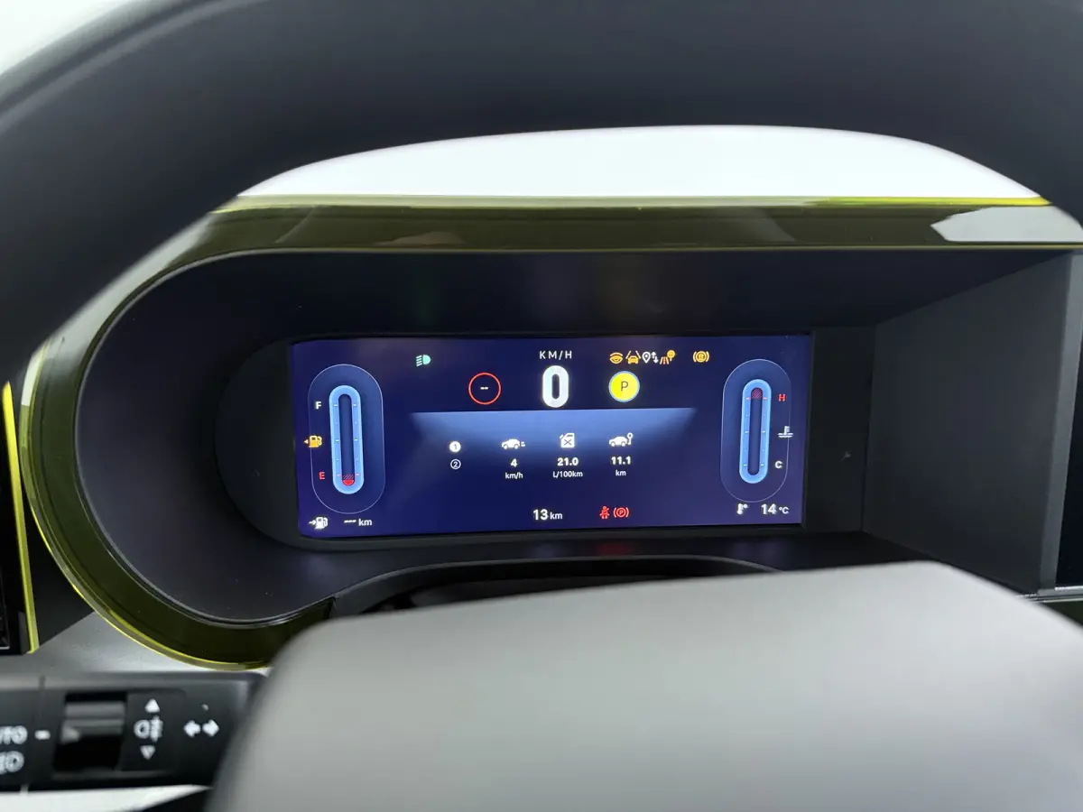 Icon | 10,25" touchscreen radio met Bluetooth, DAB & USB | Airconditioning handmatig | Cruise Control incl. speed limiter
