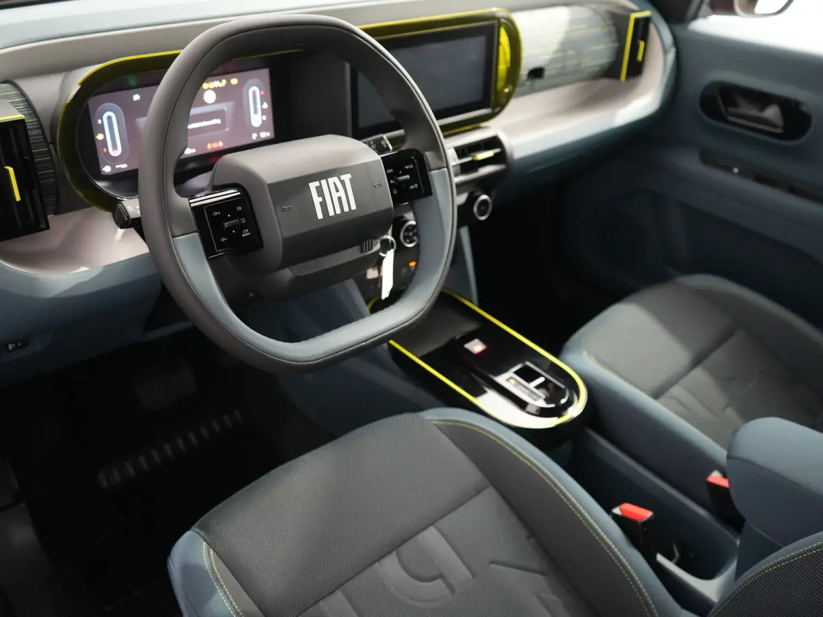 Icon | 10,25" touchscreen radio met Bluetooth, DAB & USB | Airconditioning handmatig | Cruise Control incl. speed limiter