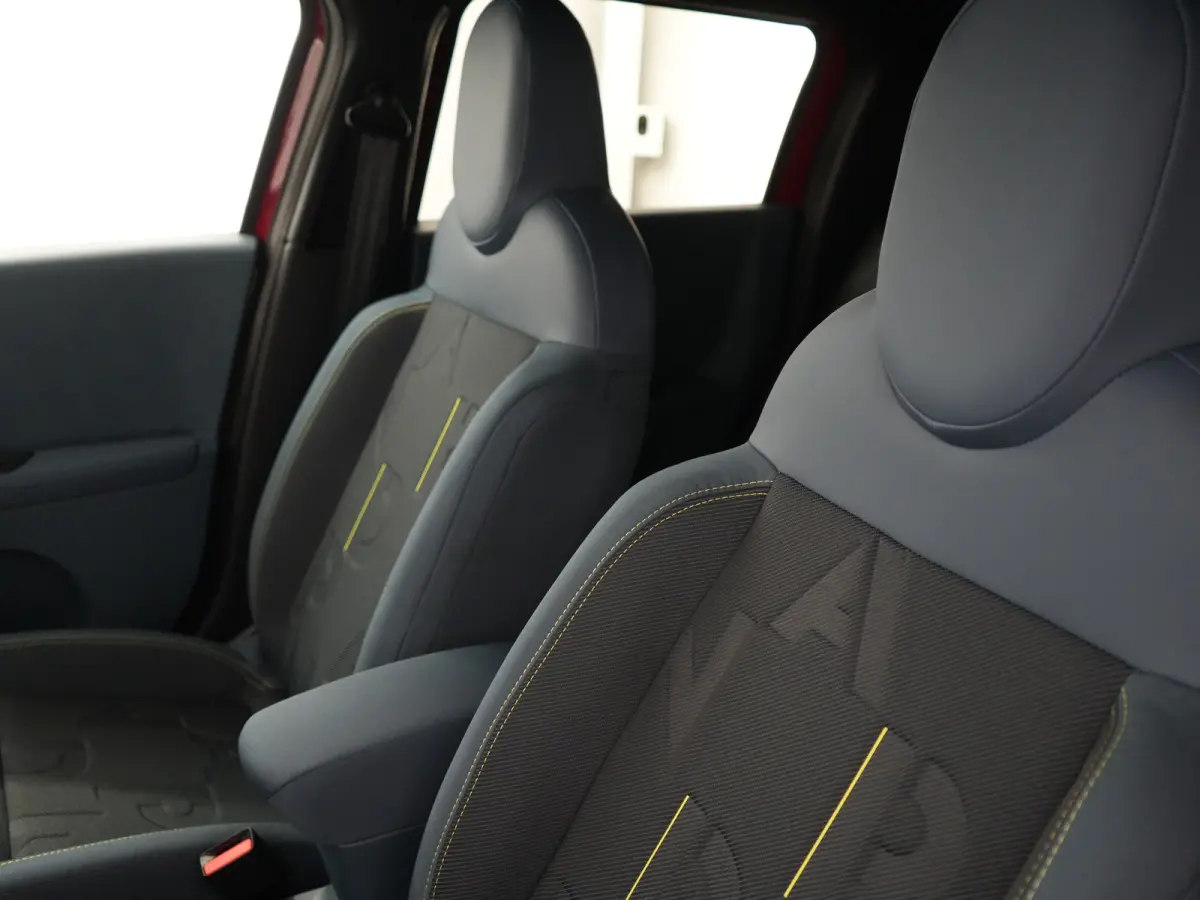 Icon | 10,25" touchscreen radio met Bluetooth, DAB & USB | Airconditioning handmatig | Cruise Control incl. speed limiter