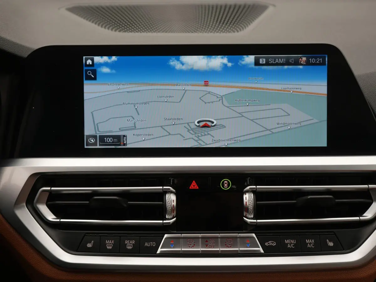 318i High Executive Edition | M-Sport Pakket | Apple/Android Play | Cruise | Camera | Keyless | LED | Leder | Navi | Parking Pack | Audio Media Pack | 12 Maand BOVAG Garantie! |