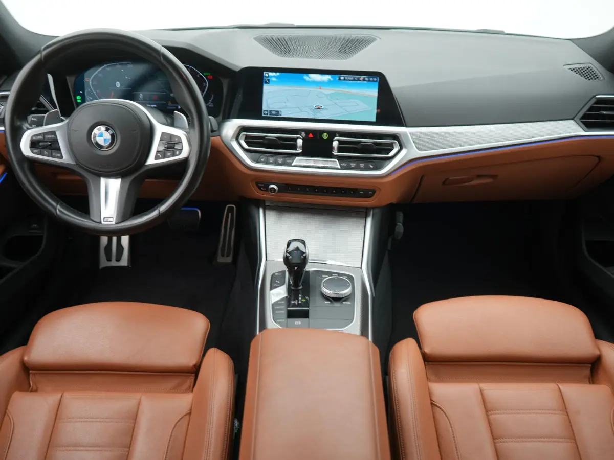 318i High Executive Edition | M-Sport Pakket | Apple/Android Play | Cruise | Camera | Keyless | LED | Leder | Navi | Parking Pack | Audio Media Pack | 12 Maand BOVAG Garantie! |