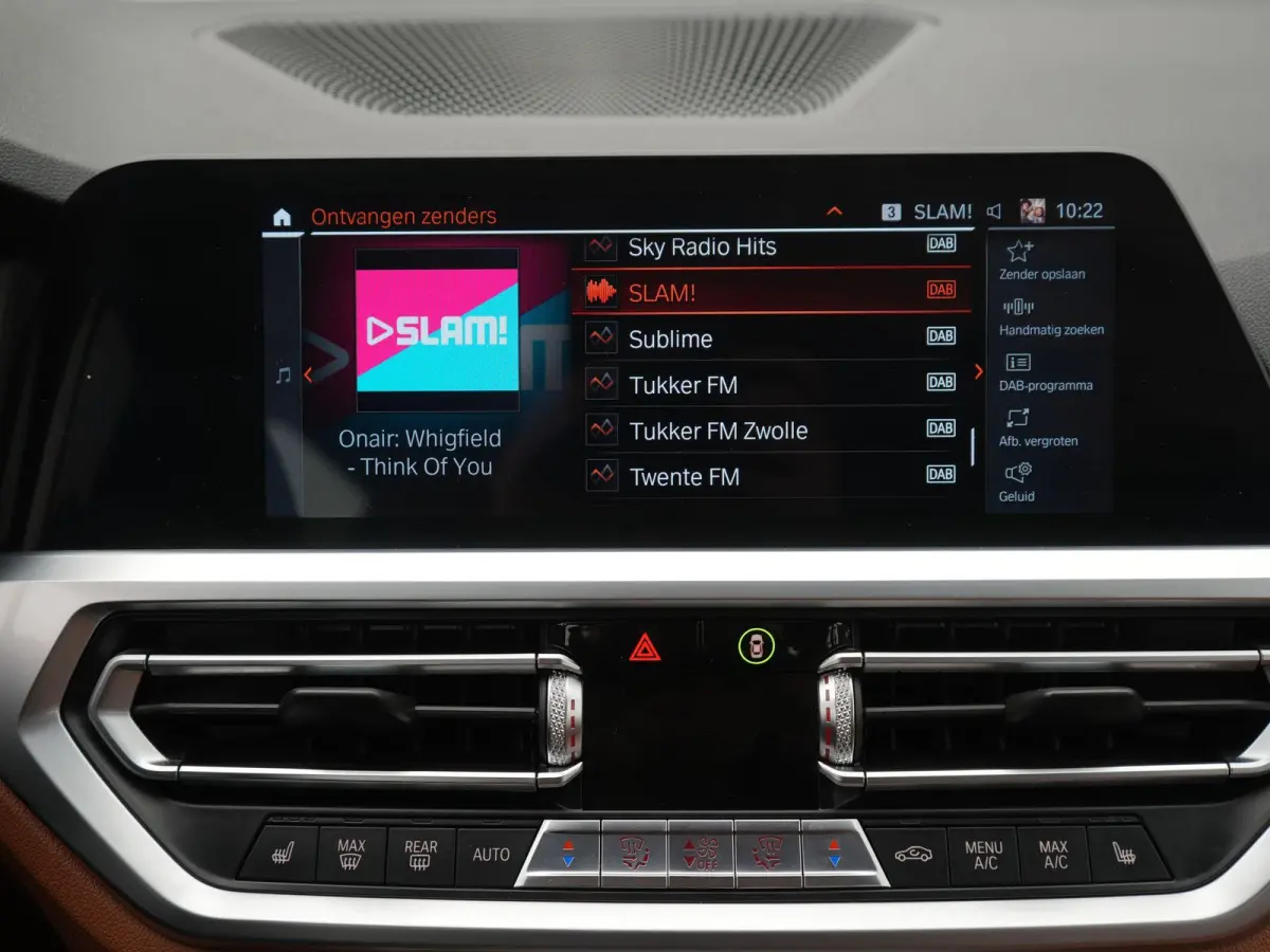 318i High Executive Edition | M-Sport Pakket | Apple/Android Play | Cruise | Camera | Keyless | LED | Leder | Navi | Parking Pack | Audio Media Pack | 12 Maand BOVAG Garantie! |