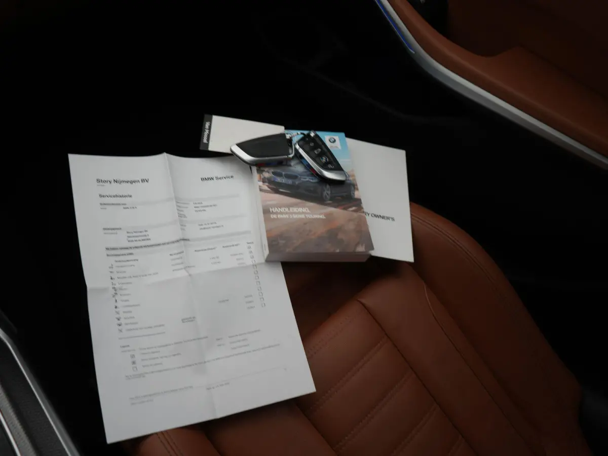 318i High Executive Edition | M-Sport Pakket | Apple/Android Play | Cruise | Camera | Keyless | LED | Leder | Navi | Parking Pack | Audio Media Pack | 12 Maand BOVAG Garantie! |