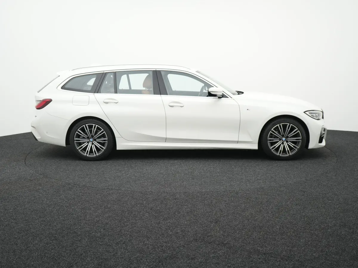 318i High Executive Edition | M-Sport Pakket | Apple/Android Play | Cruise | Camera | Keyless | LED | Leder | Navi | Parking Pack | Audio Media Pack | 12 Maand BOVAG Garantie! |