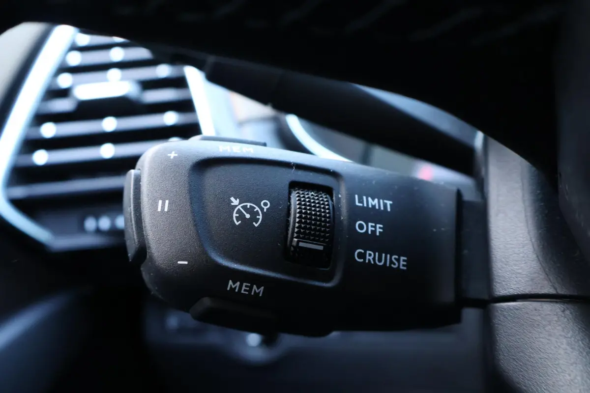 1.2 PureTech Business 1e Eigenaar | BTW | Volledig Onderh | NAP | 360 Cam | Carplay | Navi | Climate | DAB | Cruise | LED | Keyless | PDC