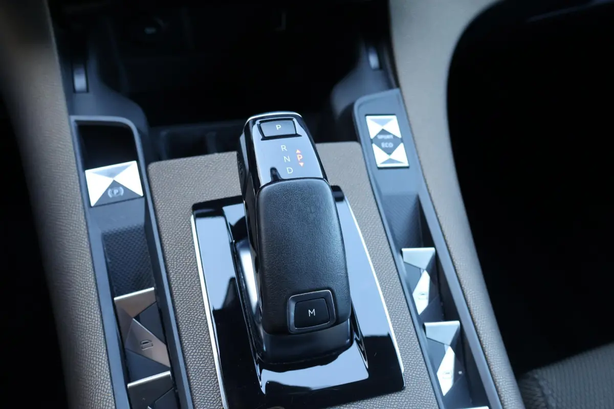 1.2 PureTech Business 1e Eigenaar | BTW | Volledig Onderh | NAP | 360 Cam | Carplay | Navi | Climate | DAB | Cruise | LED | Keyless | PDC