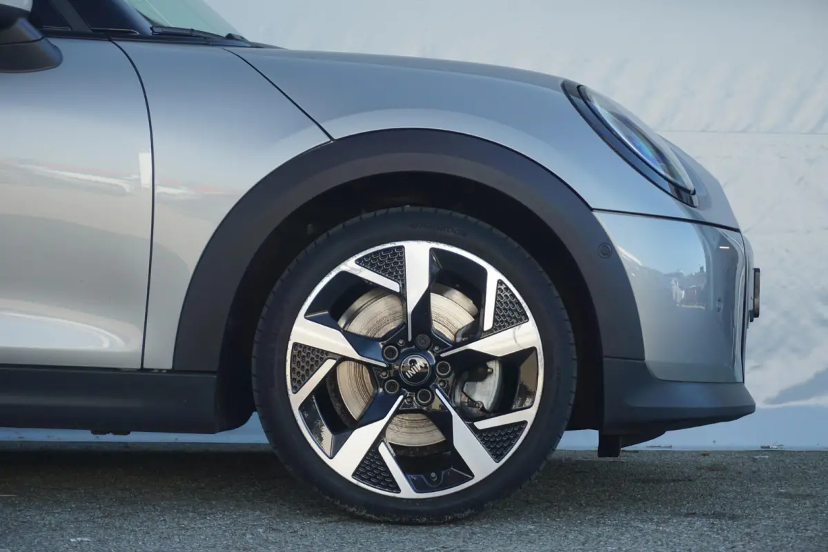 Cooper C | Classic Uitvoering | Pakket M | Head-Up Display | Panoramadak | Driving Assistant | Comfort Access | Stoel & Stuurverwarming |