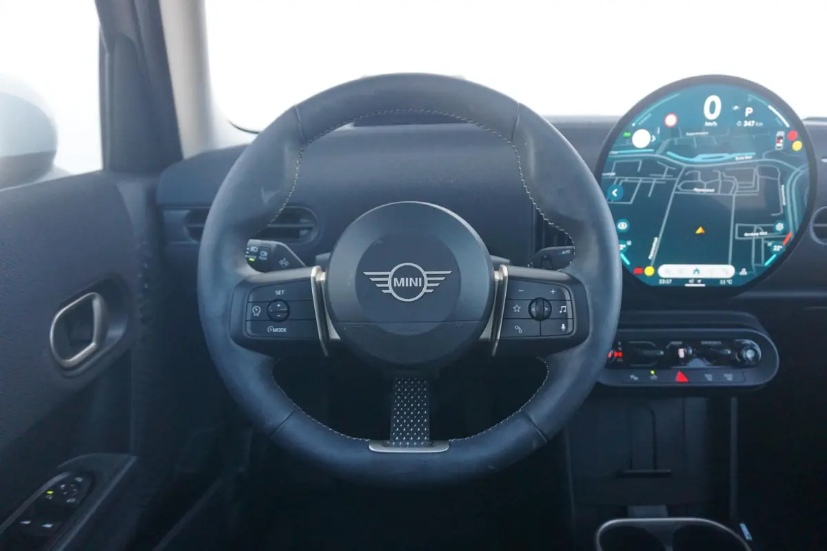 Cooper C | Classic Uitvoering | Pakket M | Head-Up Display | Panoramadak | Driving Assistant | Comfort Access | Stoel & Stuurverwarming |