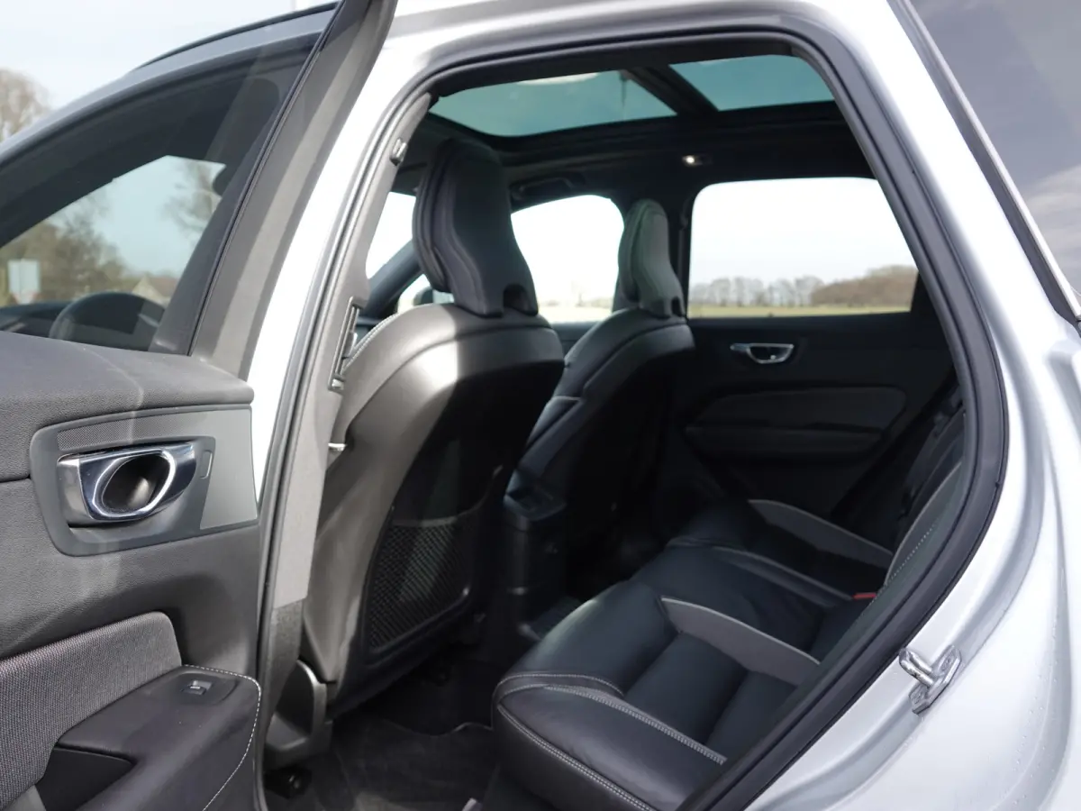 2.0 Recharge T6 AWD R-Design PANO | SPORTST. | MEMORY | PILOT + ACC