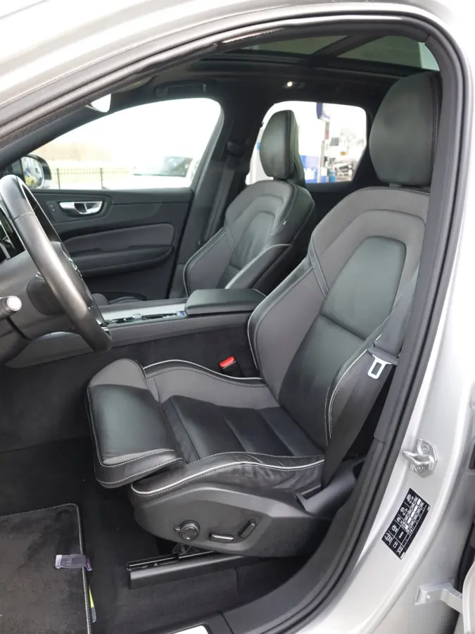 2.0 Recharge T6 AWD R-Design PANO | SPORTST. | MEMORY | PILOT + ACC
