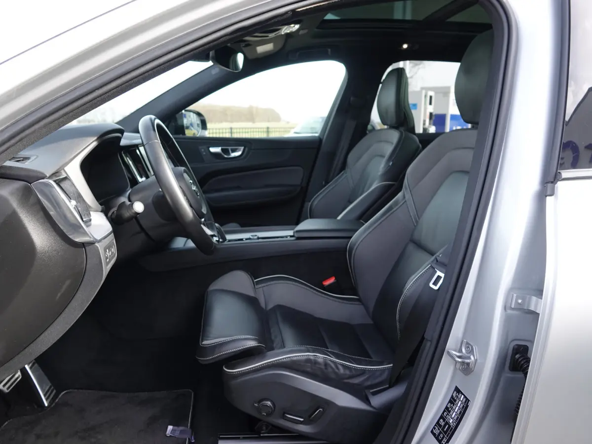 2.0 Recharge T6 AWD R-Design PANO | SPORTST. | MEMORY | PILOT + ACC