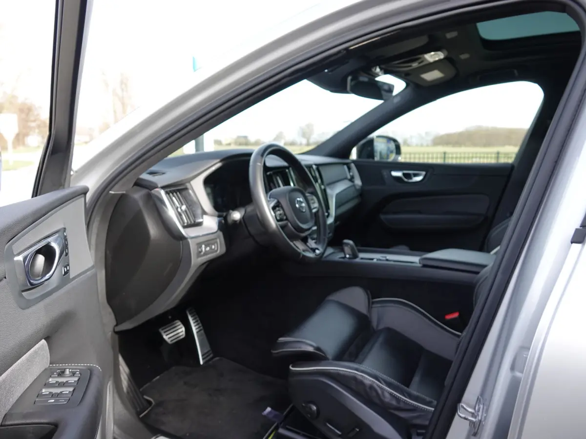2.0 Recharge T6 AWD R-Design PANO | SPORTST. | MEMORY | PILOT + ACC