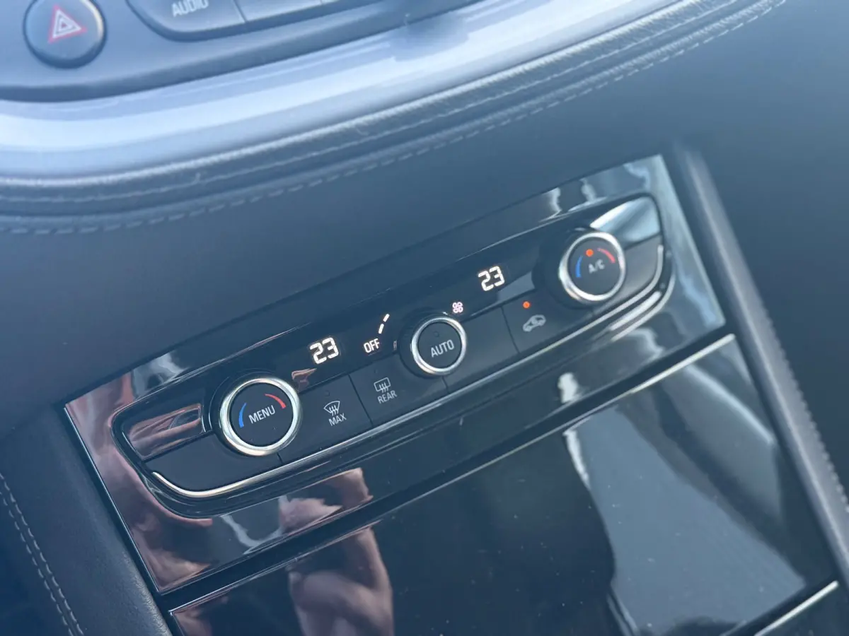 1.2 Turbo Business Executive - Moonstone Grey - 19''/Carplay/Electr.klep